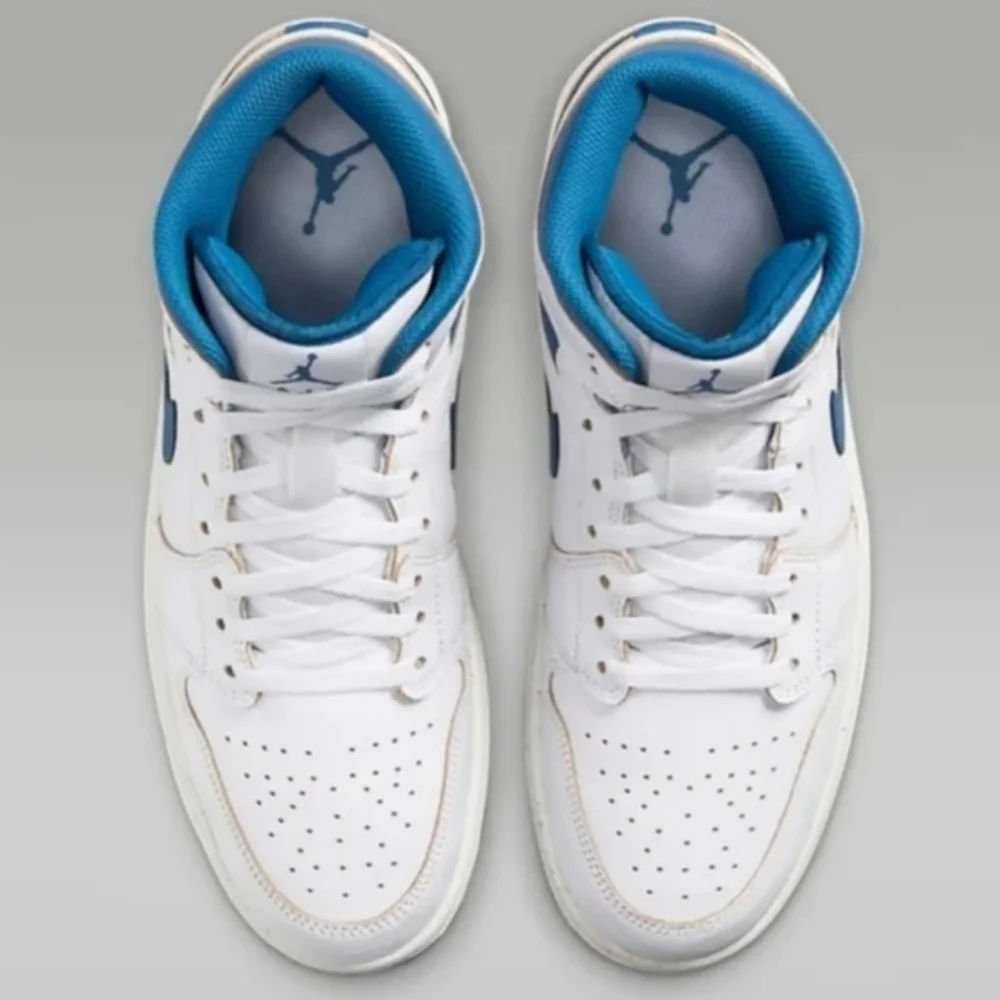 Air Jordan 1 Mid SE Sneakers White/Sail/Industrial Blue